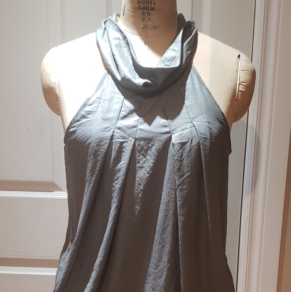 Open back halter top - Picture 4 of 5